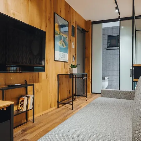 Kamp Glamping By One66